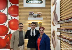 Giuseppe Ortoledda, Michele Ortoledda e Mariella, responsabile prodizone del marchio siciliano specializzato nella trasformazione di ortaggi artigianali