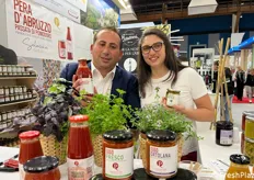 Diego e Francesca Pace, titolari dell’azienda di trasformati lavorato con il pomodoro autoctono Pera d’Abruzzo
