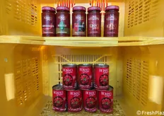 La linea a marchio Rosso Gargano spazia dalla passata di pomodoro in vetro e in latta e si arricchisce di specialità come i Pomodorini, i Datterini, e i cubettati
