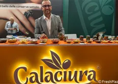 Calaciura firma una gamma di conserve vegetali coltivate e trasformate nella Sicilia orientale. Tra i prodotti di punta i lavorati di carciofo il pomodoro essiccato.