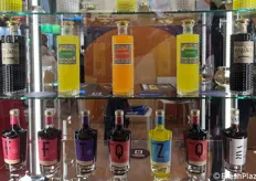 Distilleria elettrico produce liquori lavorati con succo di limone, mandarino e arancia