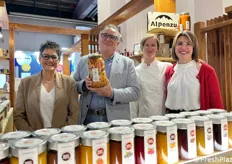 Laura Thedy, Luciano Brunero, Nathalie Pieilier e Miriana Priod, responsabili del marchio Alpenzu.