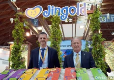 Per la Jingold, specialista in una crescente gamma di kiwi verdi, gialli e rossi, il direttore Alessandro Fornari e il presidente Patrizio Neri.