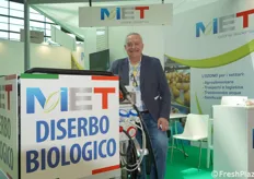 Federico Ponti della MET Srl, specializzata nella progettazione e produzione di generatori di ozono. Nel suo stand, l'azienda ha presentato un innovativo prototipo di attrezzatura per il diserbo biologico che promette di rivoluzionare le pratiche agricole e di manutenzione del verde. 