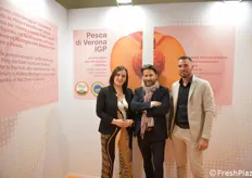 Per il Consorzio Pesca di Verina IGP, Alice Campostrini, Leonardo Odorizzi e Luca Grazian (società agricola Ai Colli)  