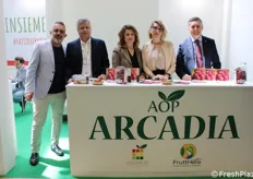 Nello stand dell'AOP Arcadia e di Asso Fruit presenti Salvatore Pecchia, Fabio Malvasi, Giuditta Signorella, Mimma Gallo e Andrea Badursi.
