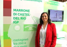 Monia Rontini, vicepresidente del Consorzio Castanicoltori di Castel del Rio e titolare de Il Regno Del Marrone, azienda agricola che conduce insieme al padre Sergio, specializzata in marroni di Castel del Rio Igp.