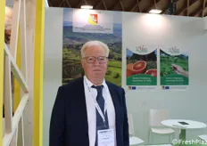 Giuseppe Di Silvestro, presidente della Organizzazione di produttori Viva di Natura, gruppo di oltre 200 aziende agricole situate sul versante orientale della Sicilia, che operano con l'obiettivo comune di valorizzare e promuovere le tipicità dell'isola.