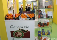 Il Consorzio Produttori Ortofrutticoli Euroagrumi, costituito nel 1986, è un'organizzazione che nasce per promuovere la vendita di agrumi e altri prodotti del territorio, valorizzandoli e pubblicizzandoli in tutta Europa.