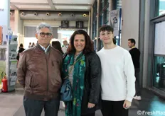 In visita, Teresa Diomede, titolare della Racemus nonché socia e responsabile dell'ufficio commerciale zonale 1 dell'Op APOC,  con il marito Vito e il figlio Domenico.