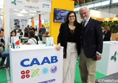 Area espositiva CAAB- Centro Agroalimentare di Bologna. La marketing manager Elena De Lorenzo e il direttore Duccio Caccioni.