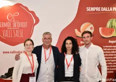In rappresentanza della OP Sermide Ortofruit, da sinistra: Asia Caramori (assistente commerciale), Marco Bombarda (presidente), Alessandra Ferrarini (responsabile commerciale) e Andrea Bombarda (produzione meloni e angurie).