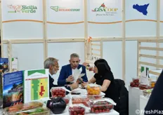 A colloquio in un angolo dello stand collettivo UIPA (Unione Italia Professionalità Agricoltura).