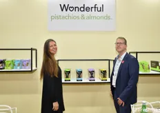 Jasmina Annibali, responsabile marketing di New Factor, e Dieter Vangodtsenhoven, Regional Sales Manager Retail di Wonderful Pistachios & Almonds.