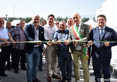 Pronti al taglio del nastro inaugurale! Da sinistra a destra: Luigi D'Eramo (sottosegretario all'Agricoltura), Karel Talpe (amministratore del Gruppo belga D'Arta), il presidente Covalpa Marcello Di Pasquale, il Sindaco di Celano Settimio Santilli e il consigliere regionale Massimo Verrecchia.