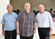 Foto di gruppo con Mario Nucci, Direttore Consorzio di Tutela Patata del Fucino IGP (sulla sinistra), Sante e Antonio Del Corvo.