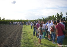 Quasi un centinaio di persone ha partecipato, mercoledì 11 settembre 2024, alla giornata tecnica sulla raccolta delle nocciole, organizzata da Terremerse a Forlì (Azienda Sirri) nell'ambito del Progetto Nocciolo (fotoservizio Cristiano Riciputi)