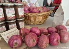 Un azzardo: abbinamento fra cipolle rosse e mele antiche, composta indicata in abbinamento con i formaggi 