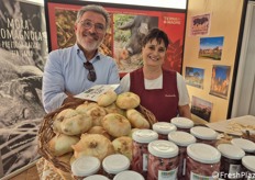 Gabriella Croatti e Massimo Berlini in rappresentanza della Cipolla Dell'Acqua di Santarcangelo di Romagna (Rimini)