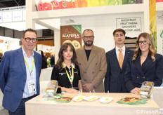 Lancio del nuovo brand Kiwi Matera. Allo stand dell'OP Frutthera Growers: Francesco Nicodemo, Naomi Nicodemo, Alessandro Tristano, Cristian Nicodemo e Valentina Sisto.