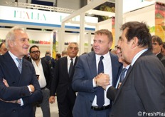 Il Ministro Lollobrigida in visita agli stand italiani