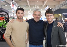 Visitatori in fiera. Azienda Sapore di Romagna con il titolare Luca Canonici al centro, suo figlio Mattia a sinistra ed Enrico Montaguti a destra 