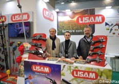 L'azienda Lisam (di Imola, provincia di Bologna) esporta in tutto il mondo attrezzature agevolatrici per potatura e raccolta. In fiera erano presenti Giampietro Gilli, Michaela Miliani ed Eros Barbin