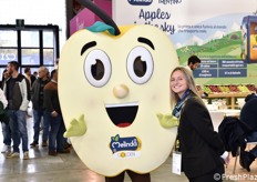 La mascotte Melinda saluta i lettori di FreshPlaza!