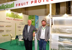 Francesco e Walter Ruggia sempre in prima fila con i loro teli Retilplast, progettati e costantemente adattati sulla scorta di studi scientifici alle esigenze di protezione e maturazione delle coltivazioni frutticole.