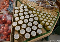 E' presente anche verdura sott'olio