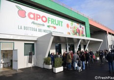 E' stato inaugurato sabato 14 dicembre 2024 lo spaccio aziendale Apofruit a Cesena, che ha sostituito il precedente di più modeste dimensioni. Presenti tantissimi clienti oltre alle autorità cittadine. (Fotoservizio Cristiano Riciputi)