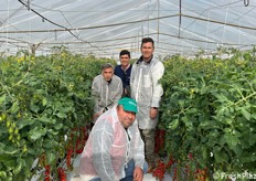 Produttori con, sullo sfondo, Carmelo Iacono di Seeds Tech