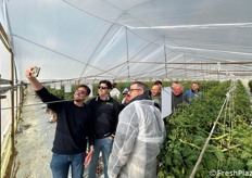 Selfie in serra ad opera di Daniele Reina, capoarea Sicilia di Seeds Tech.