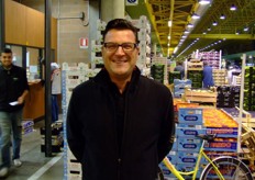 Luciano Grandi presso lo stand 27 (Basso Maria di Grandi Daniele & C.) - Assortimento vario.