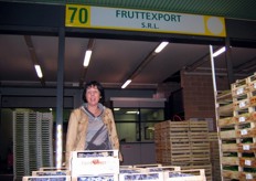 Mariella Cracco presso lo stand 70 (Fruttexport) - Ciliegie, albicocche, prodotti d'esportazione.