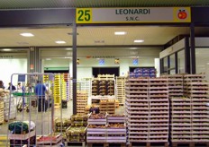 Stand 25 (Leonardi) - Frutta, patate.