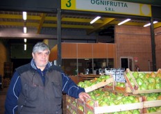 Pietro Cavazzoli presso lo stand 3 (Ognifrutta) - Orticole locali.