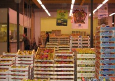 Stand 51 (Va.lu.va Frutta) - Cachi, pesche, ciliegie.