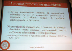 Secondo altri studi, l'agricoltura biologica, attivando maggiormente le difese naturali delle colture agli agenti esterni, aumenterebbe di conseguenza la concentrazione di sostanze antiossidanti (fenoli) in queste colture, rendendole piu' salutari per l'alimentazione umana.