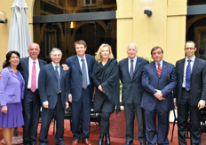 Foto di gruppo. Da sinistra a destra: Sig.ra Monaldi, Mauro Monaldi (Circeo Pesca), Salvo Laudani (Oranfrizer), Renzo Piraccini e Roberta Fileni (Almaverde Bio), Pino Calcagni (Besana), Leonardo Spadoni (Az. Spadoni) e Gabriele Longanesi (Natura Nuova).