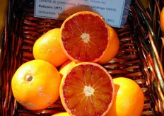 Gli ibridi triploidi sono caratterizzati dalla totale apirenia (assenza di semi) e dall’incapacità di impollinare e generare semi nei frutti di altre piante, di mandarini e mandarino-simili, poste nelle vicinanze.