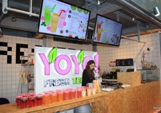 YoYo! Fresh Tea Bar che possiede gia' una sede ad Amsterdam, L'Aia e Rotterdam, e' ora anche nel Markthal. Il negozio propone diversi te' e tisane realizzati con prodotti freschi e (per i Paesi Bassi) innovativi. Con diversi gusti e guarnizioni, ce n'e' per tutti i gusti!