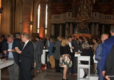 Dopo l'inaugurazione si e' tenuto anche un ricevimento nella chiesa di Sint-Laurenskerk. Qui, gli invitati hanno potuto conversare piacevolmente tra loro. Erano presenti anche esponenti del settore ortofrutticolo.