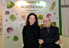 Sara Dozzini (marketing manager) e Jonathan Sierra (R&D manager) di Agronomia SpA, tra i principali produttori italiani di insalate di IV Gamma. Per la prima volta, quest'anno, lo stand aziendale e' stato collocato nel padiglione tedesco. Prosegue quindi l'affermarsi di Agronomia in Germania, soprattutto grazie al nuovo stabilimento aperto alla fine del 2014 ad Aufkirchen, nei pressi di Monaco di Baviera, per servire il crescente numero di clienti tedeschi. Marche tedesche quali Perfetto (Karstadt), Traders Joe (Aldi), Edeka e Coop eG hanno scelto di affidare ad Agronomia la produzione con il loro marchio privato di insalate fresche e pronte al consumo.