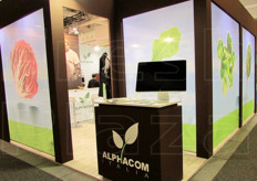 Stand Alphacom Italia, ditta specializzata nella produzione e commercializzazione di insalate per la quarta gamma con sede in provincia di Bergamo.