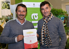 "In fiera incontriamo anche i fratelli Vincenzo e Pasquale Lapietra, reduci dall'esperienza della cosiddetta "notte degli oscar" del pomodoro, il Tomato Inspiration Event, che si svolge in contemporanea a Fruit Logistica e che assegna un premio al miglior produttore mondiale. Quest'anno, il Tomato Inspiration Award e' andato all'azienda olandese Duijvestijn Tomaten. I fratelli Lapietra erano comunque selezionati nella rosa dei potenziali vincitori."