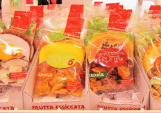 Tra le novita' le nuove confezioni di frutta esotica essiccata, a base di cocco, mango, papaia e ananas.