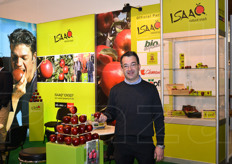 Nello stand KIKU troviamo anche la mela snack ISAAQ (R), sviluppata in collaborazione con il CIV-Consorzio Italiano Vivaisti, qui rappresentato da Marzio Zaccarini.