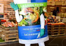 La mascotte de La Linea Verde in giro per i padiglioni della fiera.